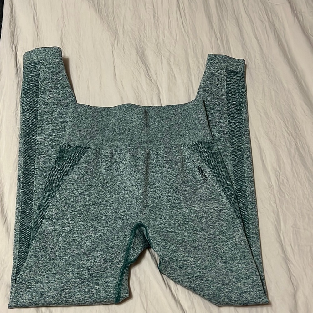 Dark green gymshark leggings.